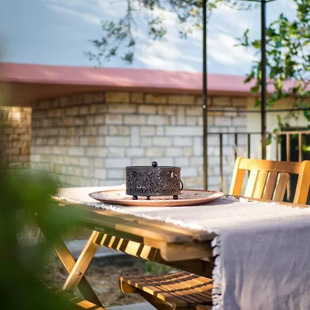 Апартаменты Costa's Garden House *