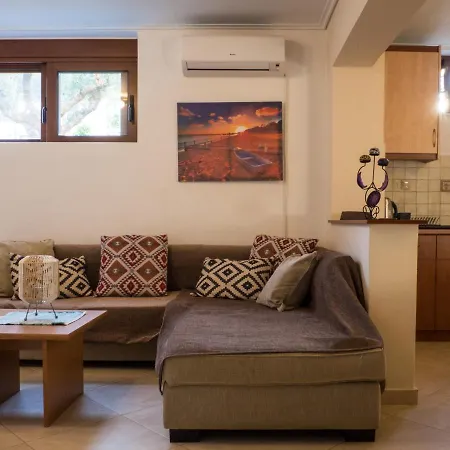 Costa's Garden House Апартаменты