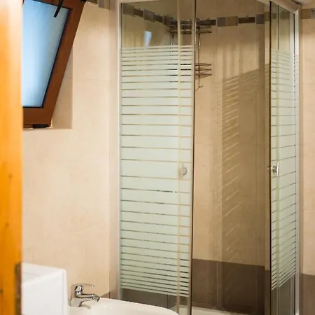 Апартаменты Costa's Garden House *